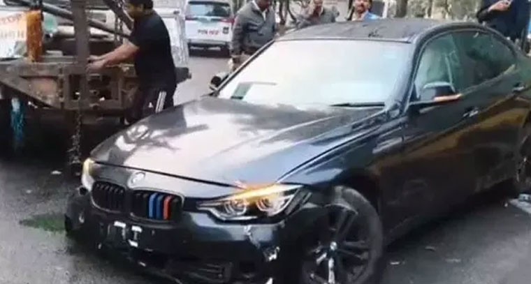 ఫిలింనగర్‌లో బీఎండబ్ల్యూ కారు బీభత్సం