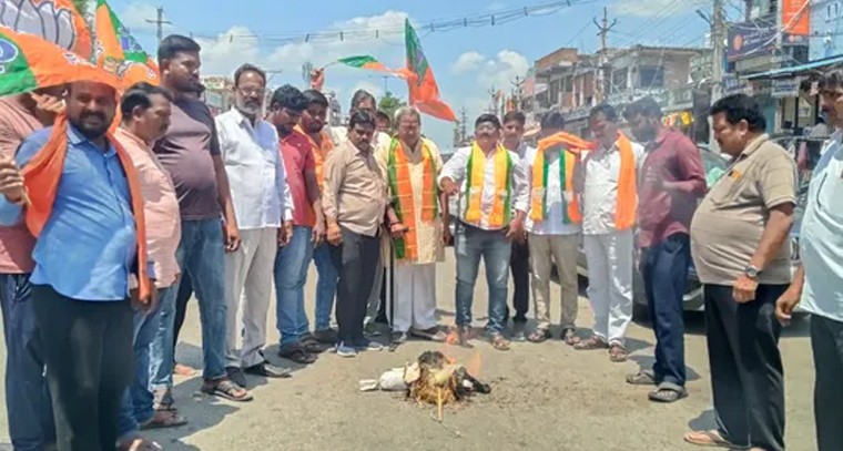 మంత్రి కోమటిరెడ్డి దిష్టిబొమ్మ దగ్ధం