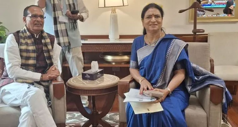 రోడ్ల కనెక్టివిటీ పెండింగ్ పనులు చేపట్టాలి: ఎంపీ అరుణ