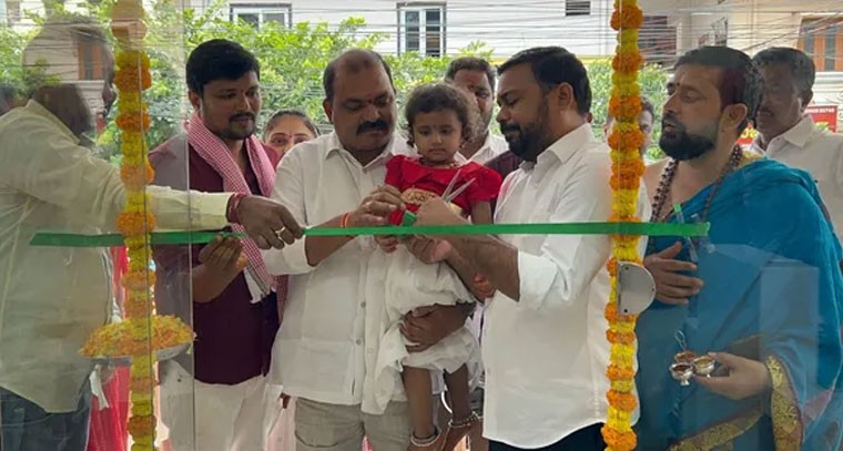 జెస్ట్‌కిడ్ ఫ్యాషన్ స్టోర్ ప్రారంభించిన మాజీ మేయర్