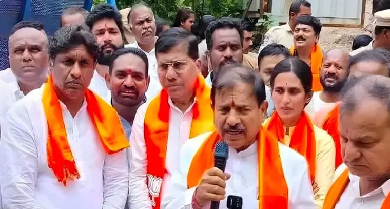 పెద్దమ్మతల్లి గుడి స్థలాన్ని పరిశీలించిన బీజేపీ నేతలు