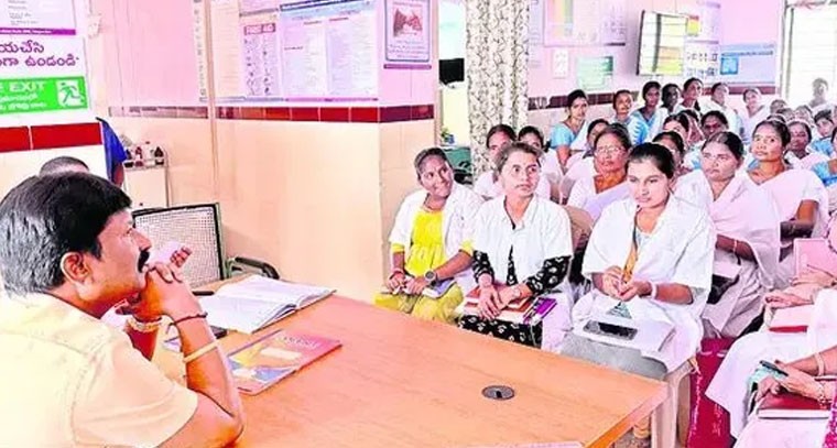 ప్రభుత్వ ఆస్పత్రుల్లో ప్రసవాల సంఖ్య పెంచాలి