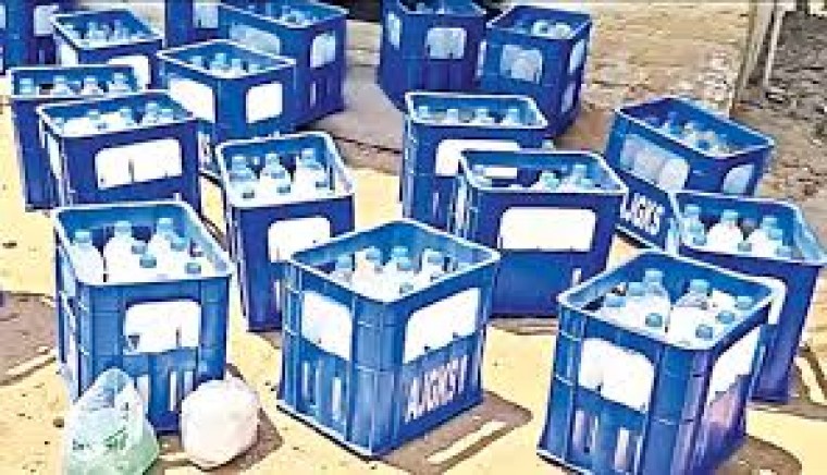 కల్లు దుకాణాల నుంచి నమూనాలను సేకరించి ల్యాబ్‌లో పరీక్షలు