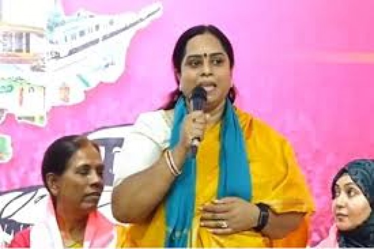 బీఆర్ఎస్‌లో తిరిగి చేరిన బీజేపీ రాష్ట్ర కౌన్సిల్ సభ్యురాలు ఆలూరు విజయభారతి