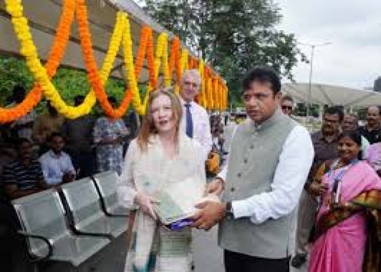 హైదరాబాద్ అమెరికా కాన్సుల్ జనరల్‌గా పదవీకాలం పూర్తి చేసుకున్న జెన్నిఫర్ కు శ్రీధర్ బాబు ఆమెకు ఆత్మీయ వీడ్కోలు పలికారు