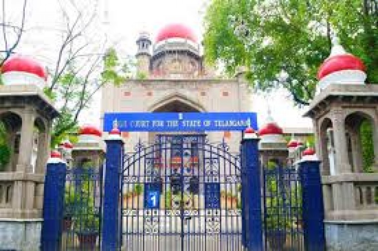 తెలంగాణలో మాత్రమే భూముల సమస్యలున్నాయని హైకోర్టు వ్యాఖ్యానించింది