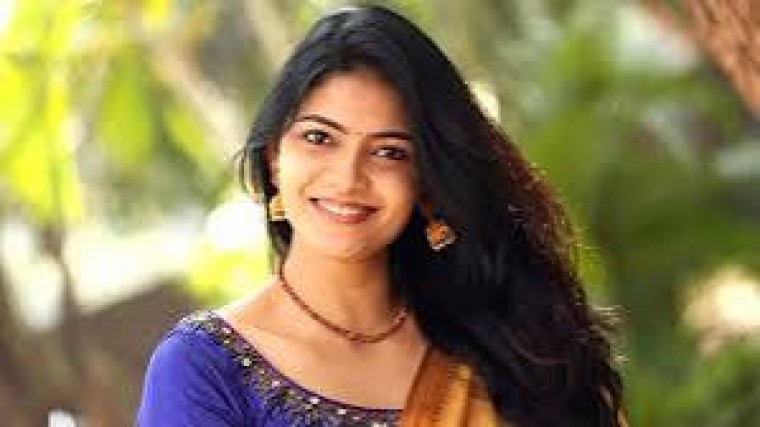 సినీ నటి కల్పికా గణేశ్ పై హైదరాబాద్ సైబర్ క్రైమ్ విభాగంలో కొత్త కేసు