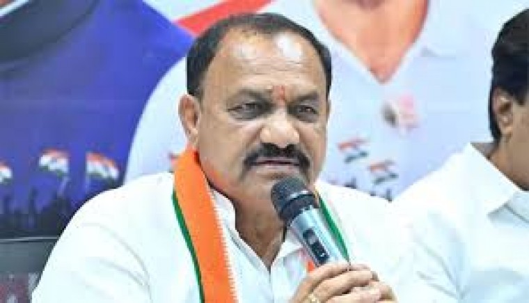 తెలంగాణ ప్రయోజనాలను కేసీఆర్ విస్మరించారని తీవ్ర విమర్శ