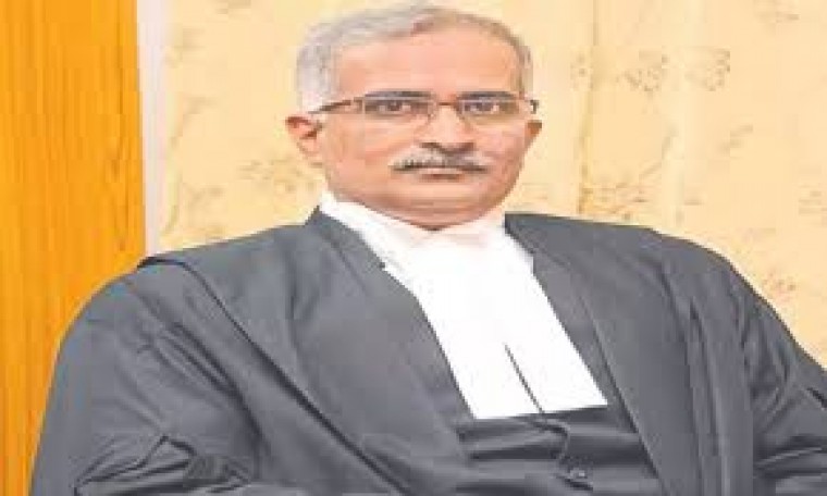 హైదరాబాద్ క్రికెట్ అసోసియేషన్  పర్యవేక్షణ బాధ్యతలను జస్టిస్ నవీన్ రావుకు అప్పగించింది