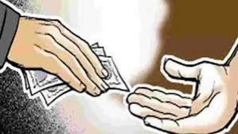 హోటల్ యజమానిని రూ.5లక్షలు లంచం డిమాండ్ చేసిన రాజేంద్రనగర్ డిప్యూటీ కమిషనర్ రవికుమార్