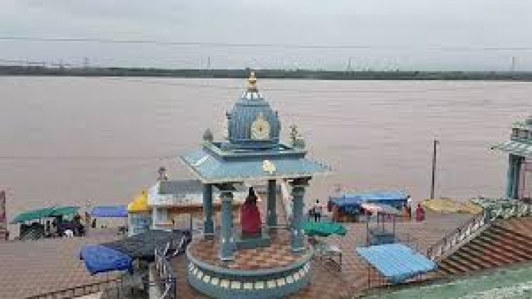 భద్రాచలం ఎగువ ప్రాంతాల నుంచి వస్తున్న వరద నీటితో క్రమంగా పెరుగుతున్న నీటిమట్టం