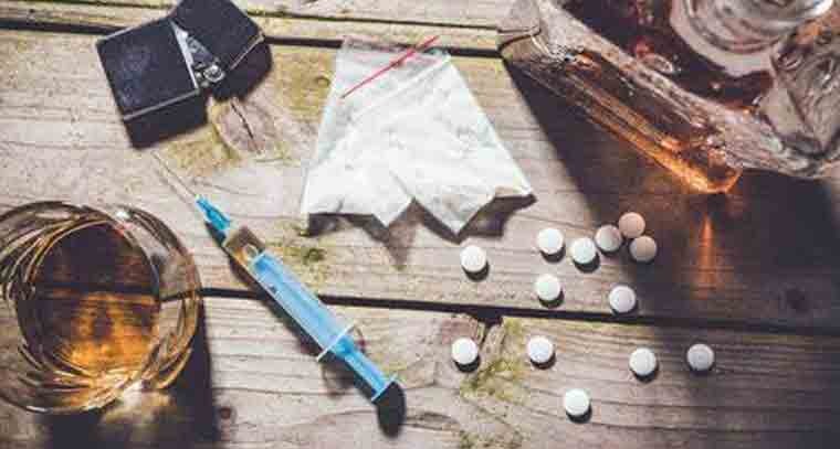 హైదరాబాద్ సమీపంలో భారీ డ్రగ్స్ రాకెట్‌ పట్టివేత 
