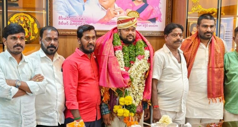 మసీద్ బండ బిఆర్ఎస్ పార్టీ కార్యాలయంలో ఘనంగా సాయి నందన్ ముదిరాజ్ జన్మదిన వేడుకలు