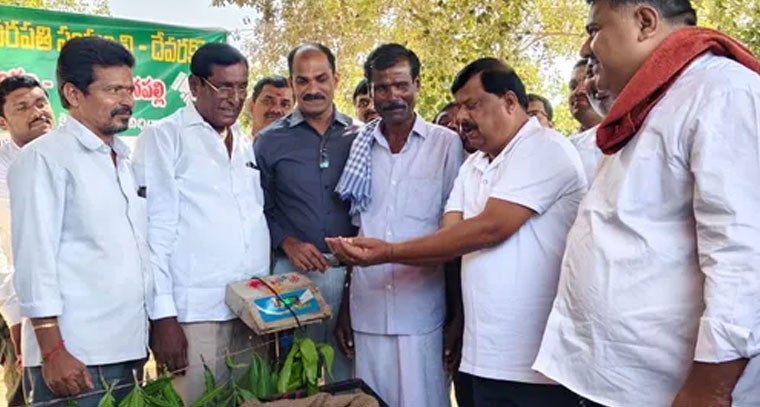 ధాన్యం కొనుగోలు కేంద్రాన్ని ప్రారంభించిన ఎమ్మెల్యే