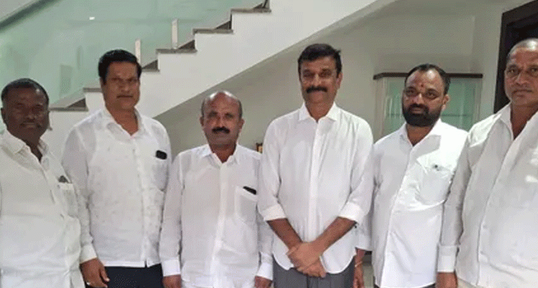 దుబ్బాక ఎమ్మెల్యేకు దసరా శుభాకాంక్షలు తెలిపిన నేతలు