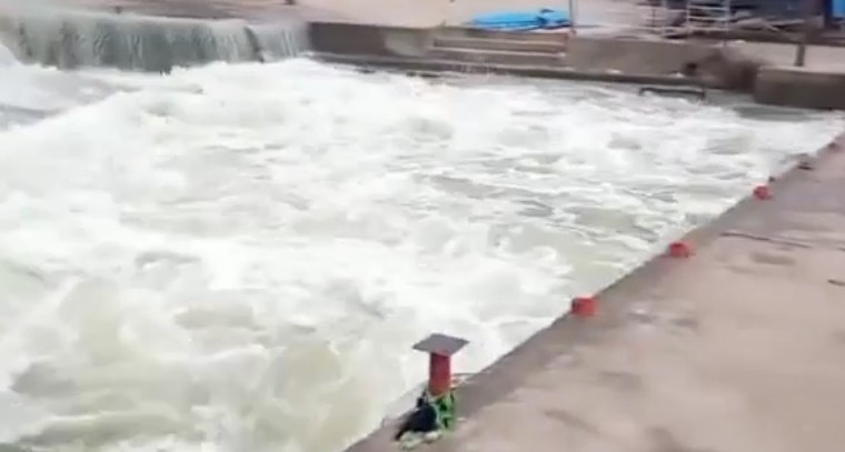 ఏడుపాయల ఆలయానికి బారికేడ్లు, పోలీసుల కట్టుదిట్టమైన బందోబస్తు