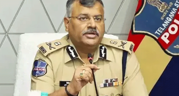 కన్నీళ్లు పెట్టుకున్న డీజీపీ జితేందర్