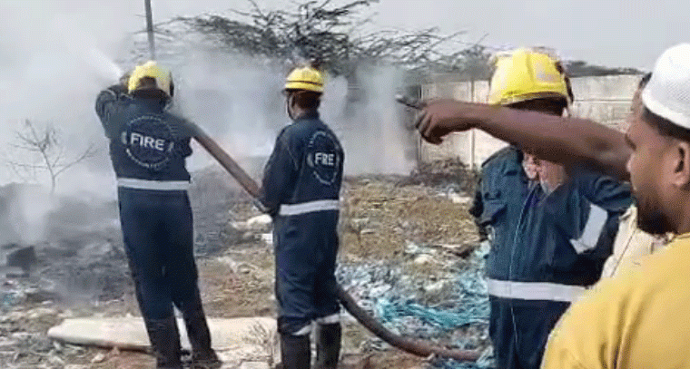 స్క్రాప్ గోధుమలో ఒక్కసారిగా మంటలు... భయాందోళనలో స్థానికులు