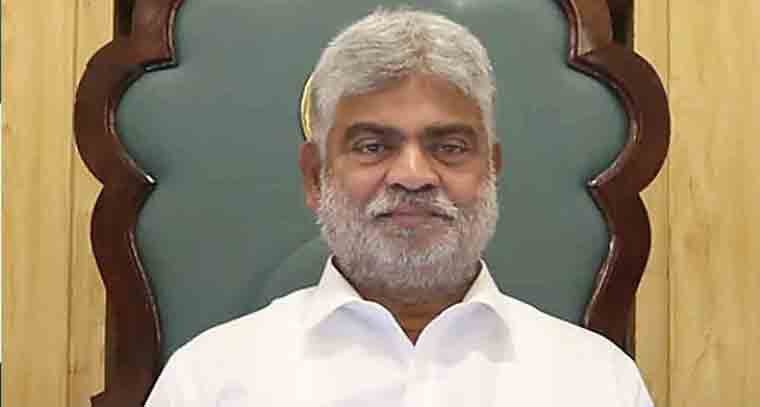 అనర్హత పిటిషన్ల వ్యవహారానికి తెర దించిన స్పీకర్
