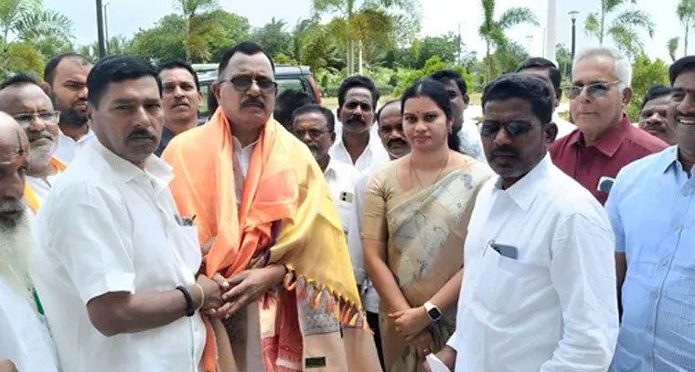 గద్వాలలో ఎంపీ మల్లు రవికి ఘన స్వాగతం