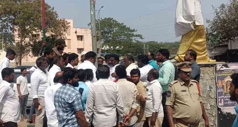 గద్వాల కాంగ్రెస్‌లో బీ ఫామ్‌ల గందరగోళం