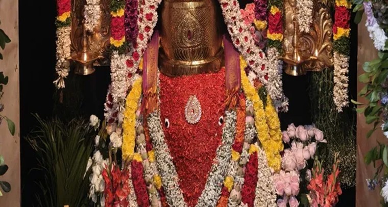 పుష్పాలతో ప్రత్యేక అలంకరణ