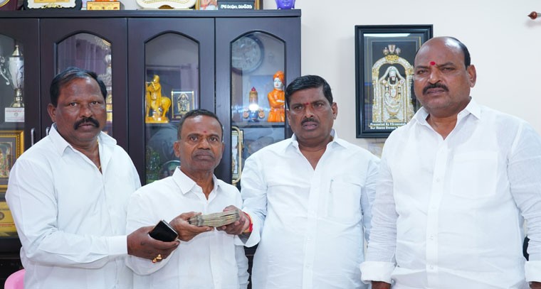 దేవాలయ నిర్మాణానికి లక్ష 50 వేల రూపాయల విరాళం అందించిన ఎమ్మెల్యే జిఎంఆర్ 