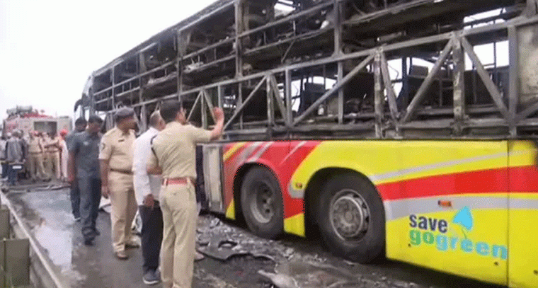 ప్రమాదానికి గురైన బస్సుపై 16 చలాన్లు