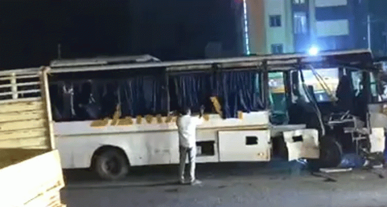 NH-65పై బస్సును ఢీకొన్న లారీ, ఇద్దరికి గాయాలు