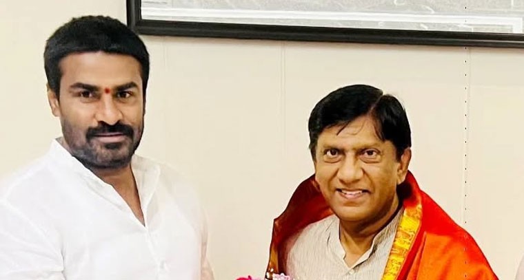 బోయినపల్లి వినోద్ కుమార్  గారిని కలిసిన రవి యాదవ్