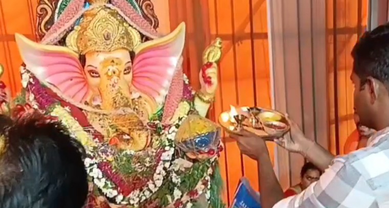 విఘ్నేశ్వరుని సేవలో వేములవాడ మున్సిపల్ కమిషనర్