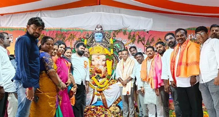  గణనాథుడి ఆశీస్సులతో ప్రజలకు సర్వశుభాలు చేకూరాలి: ఎమ్మెల్యే కెపి.వివేకానంద్ 