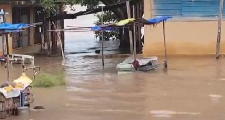 ధర్మపురి వద్ద గోదావరికి కొనసాగుతున్న వరద ఉధృతి  