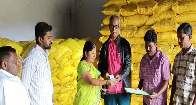  ఎరువుల గోడౌన్ ఆకస్మిక తనిఖీ