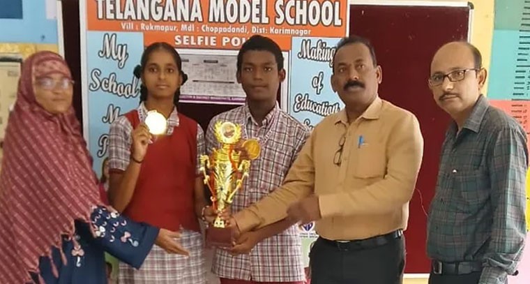 గోల్డ్ మెడల్ సాధించిన విద్యార్థులు