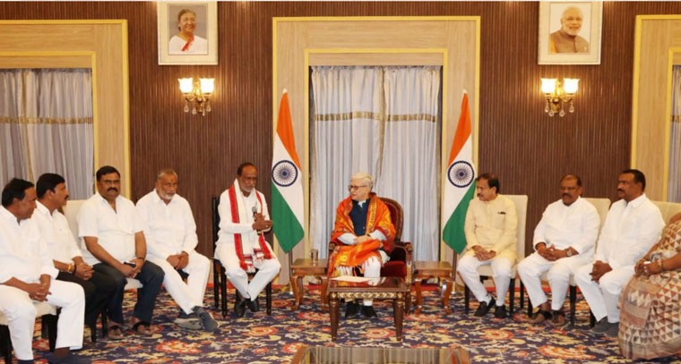 తెలంగాణలో నివాసముంటున్న పాకిస్తానీలను గుర్తించి, వెనక్కి పంపించాలి!