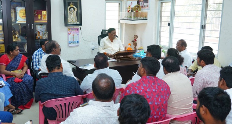 అభివృద్ధి పనుల్లో వేగం పెంచండి : జిహెచ్ఎంసి సమీక్షా సమావేశంలో ఎమ్మెల్యే జిఎంఆర్ 