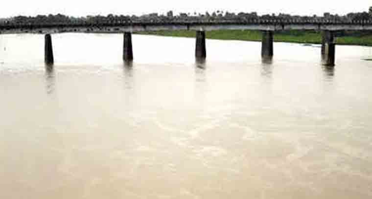 గోదావరికి పోటెత్తిన వరదనీరు 
