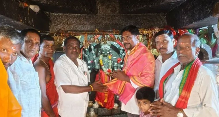 గ్రామ పార్టీ అధ్యక్షుడు జన్మదినం సందర్భంగా ప్రత్యేక పూజలు