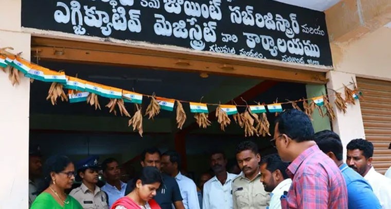 అవసరమైన స్థలాలను వెంటనే గుర్తించాలి