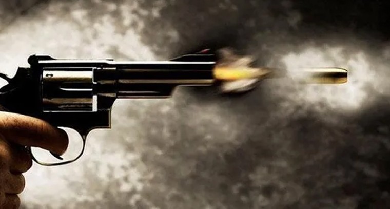 హైదరాబాద్ లో తుపాకీ కలకలం