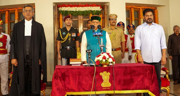 తెలంగాణ రాష్ట్ర గవర్నర్‌గా శ్రీ శివ ప్రతాప్ శుక్లా పదవీ స్వీకార ప్రమాణం