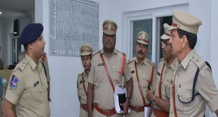 క్రైమ్ రికార్డ్ బ్రాంచ్ ని పరిశీలించిన ఎస్పీ