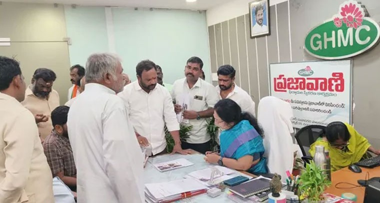 పౌర సమస్యలపై చందానగర్ డిప్యూటీ కమిషనర్‌కు బీజేపీ వినతి