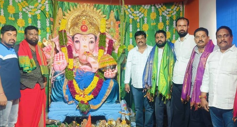 గణపతి నవరాత్రుల్లో పాల్గొన్న మాజీ డిప్యూటీ మేయర్ ధనరాజ్ యాదవ్ 