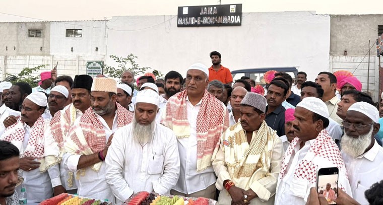 ఇఫ్తార్ విందు కార్యక్రమంలో పాల్గొన్న మాజీ మంత్రి, డిప్యూటీ ఫ్లోర్ లీడర్ హరీష్ రావు 