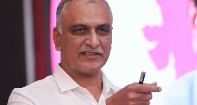 పంట కొనుగోళ్లు లేక దళారుల పాలవుతోంది: హరీశ్