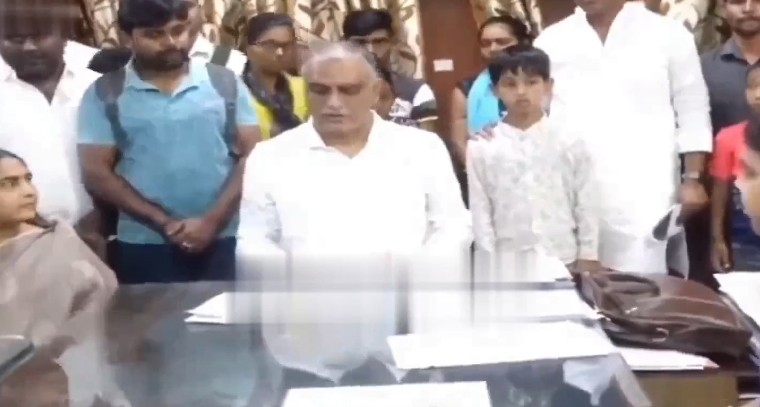 సిగాచీ బాధితుల‌కు ప‌రిహారం ఇవ్వాలి: హ‌రీష్‌రావు