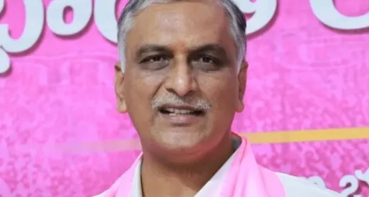 మా ఫోన్లు ట్యాప్ చేస్తున్నారు: హరీశ్‌రావు