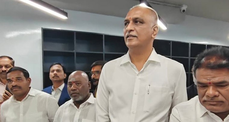 నూతనంగా ప్రారంభమైన కల్ట్ ఫిట్‌నెస్ జిమ్‌ను ప్రారంభించిన  మాజీ మంత్రి హరీష్ రావు